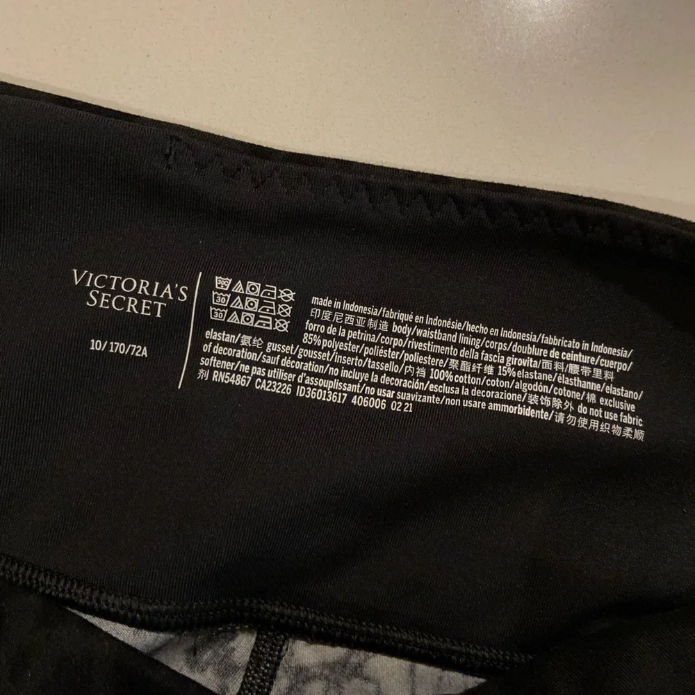 Victoria’s Secret Workout Leggings - Picture 4 of 4